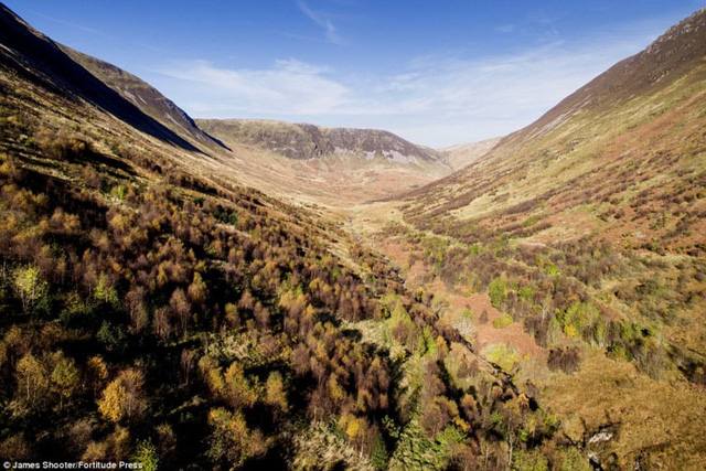 Cảnh mùa thu tuyệt đẹp ở Scotland nhìn từ trên cao - Ảnh 8.