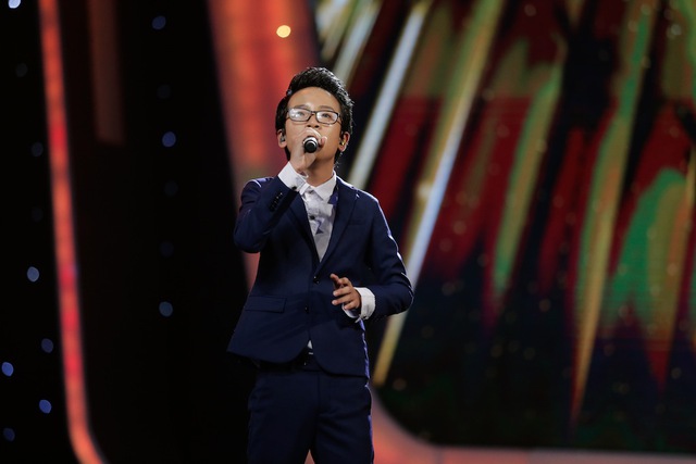 Vietnam Idol Kids: Hát nhạc Phan Mạnh Quỳnh, hoàng tử Bolero làm xiêu lòng  Isaac - Ảnh 2.