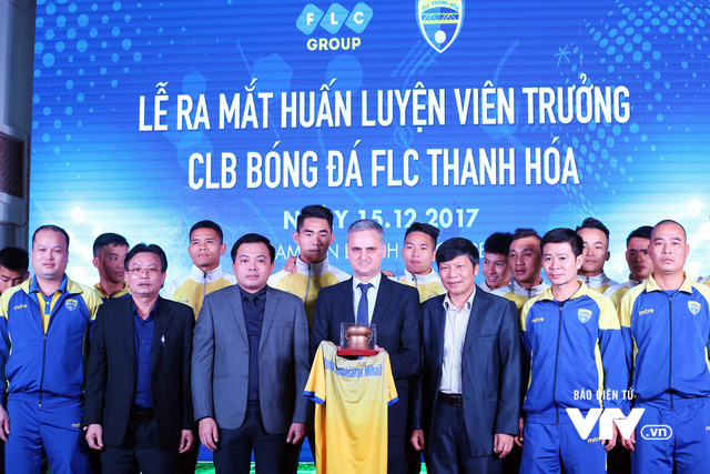 Toàn cảnh buổi ra mắt tân HLV Mihail Marian Cucchiaroni của CLB FLC Thanh Hóa - Ảnh 6.