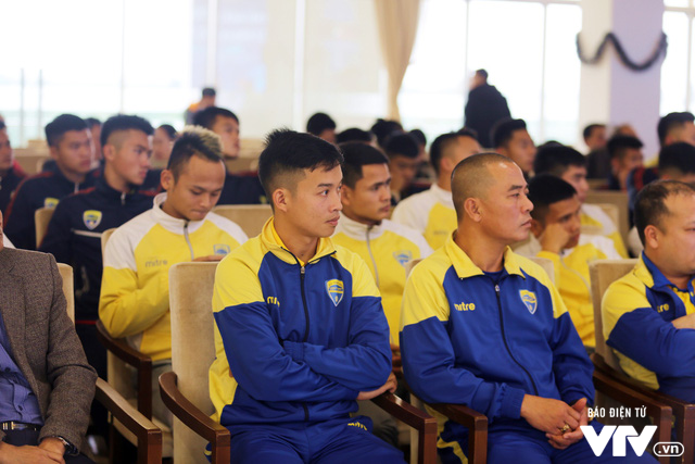 Toàn cảnh buổi ra mắt tân HLV Mihail Marian Cucchiaroni của CLB FLC Thanh Hóa - Ảnh 9.