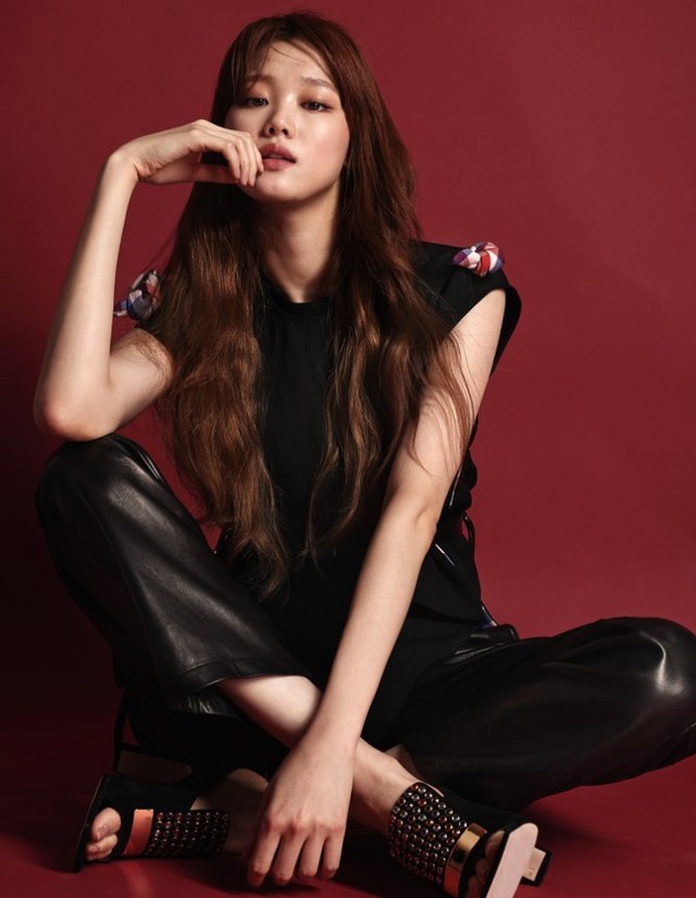 Lee Sung Kyung: Chân dài được tạp chí Mỹ mệnh danh là Gigi Hadid xứ Hàn - Ảnh 1.