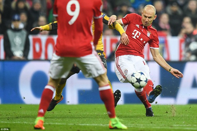 Lượt đi vòng 1/8 Champions League: Thắng đậm Arsenal, Bayern đặt 1 chân vào tứ kết - Ảnh 1.