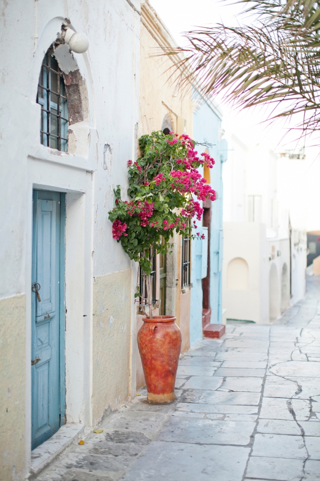 Sắc hồng hoa giấy tô điểm vẻ đẹp của Santorini - Ảnh 7.