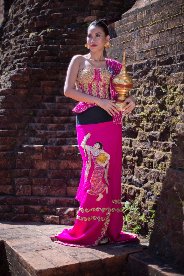 Thí sinh Hoa hậu Hữu nghị ASEAN khoe dáng với trang phục truyền thống - Ảnh 7.