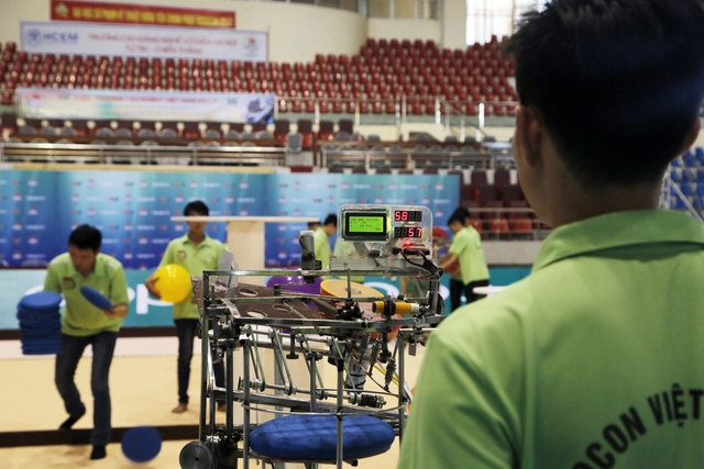 Nhiều robot gặp sự cố trong buổi thử sân tại VCK Robocon Việt Nam 2017 - Ảnh 16.