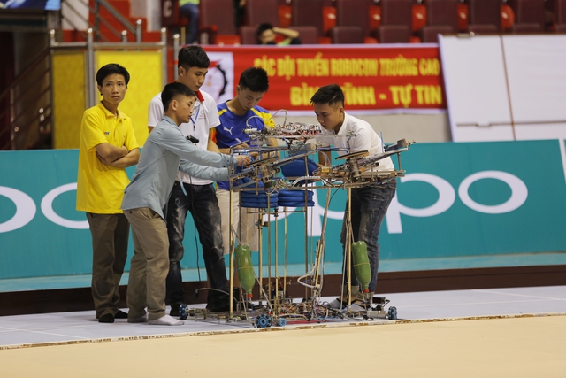 Nhiều robot gặp sự cố trong buổi thử sân tại VCK Robocon Việt Nam 2017 - Ảnh 6.