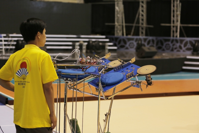 Nhiều robot gặp sự cố trong buổi thử sân tại VCK Robocon Việt Nam 2017 - Ảnh 4.