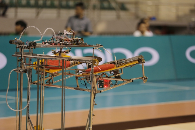 Nhiều robot gặp sự cố trong buổi thử sân tại VCK Robocon Việt Nam 2017 - Ảnh 3.