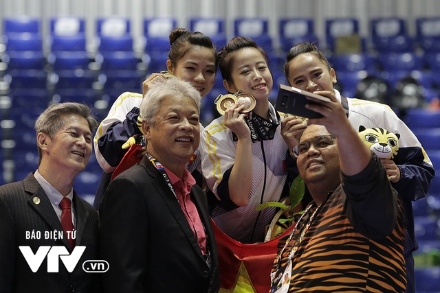 Ấn tượng với 3 cô gái vàng Taekwondo Việt Nam, VIP Malaysia xin chụp ảnh selfie - Ảnh 9.