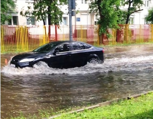 Bão lớn thế kỷ đổ bộ vào Moscow (Nga) - Ảnh 3.