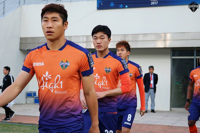 Xuân Trường đá chính, Gangwon lên top 3 K-League - Ảnh 1.