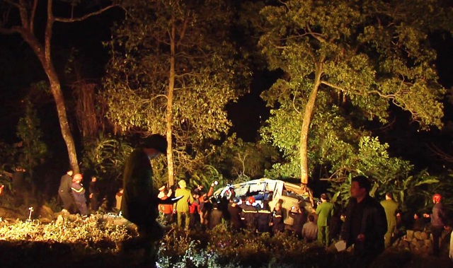 Vụ tai nạn xe khách tại Lào Cai: Khẩn trương cứu hộ, cứu nạn các nạn nhân - Ảnh 1.