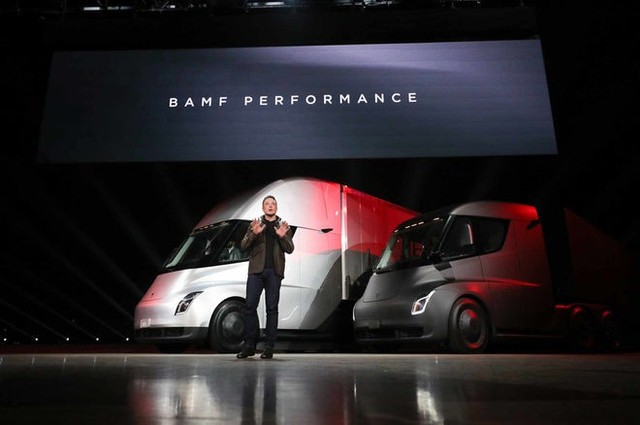 Tesla trình làng siêu xe tải chạy bằng điện - Ảnh 1.