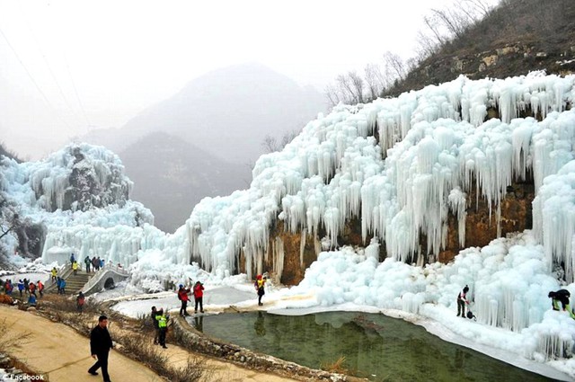 Phong cảnh thần tiên từ thác băng tại Trung Quốc - Ảnh 1.