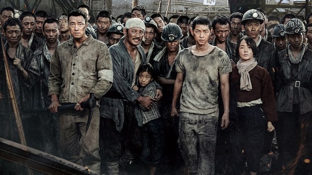 Ngắm hình ảnh phủi bụi chất lừ của Song Joong Ki trong phim mới - Ảnh 1.