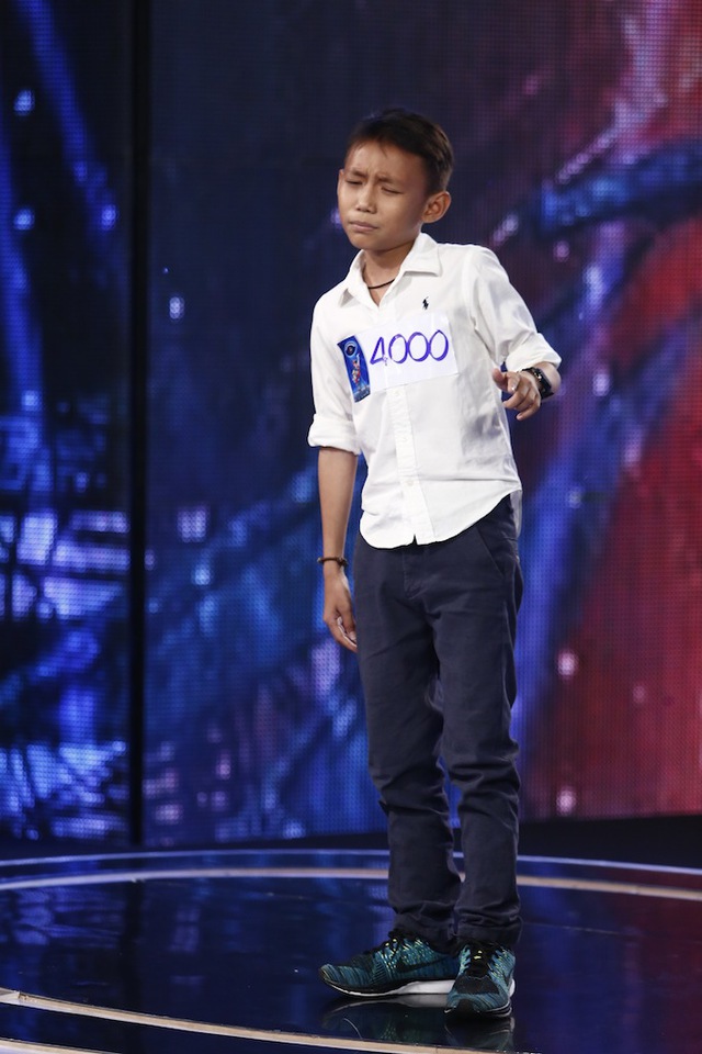 Vietnam Idol Kids 2017: Cậu bé chăn vịt nhà nghèo gây xúc động khi hát dành tặng ba - Ảnh 1.