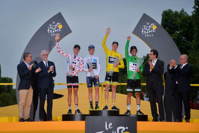 Chris Froome lần thứ 3 liên tiếp giành áo vàng chung cuộc Tour de France - Ảnh 2.