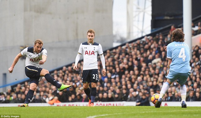 Vòng 26 giải Ngoại Hạng Anh: Harry Kane lập hat-trick, Tottenham lên vị trí thứ 2 - Ảnh 1.