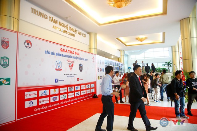 ẢNH: Toàn cảnh Gala trao giải các giải bóng đá chuyên nghiệp Việt Nam 2017 - Ảnh 1.