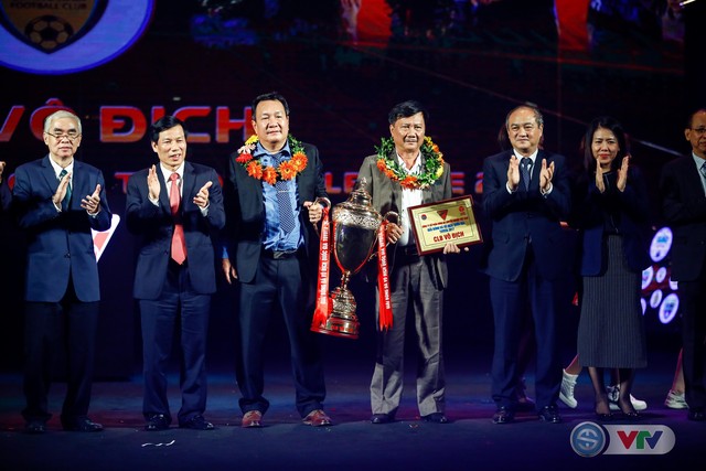 ẢNH: Toàn cảnh Gala trao giải các giải bóng đá chuyên nghiệp Việt Nam 2017 - Ảnh 16.