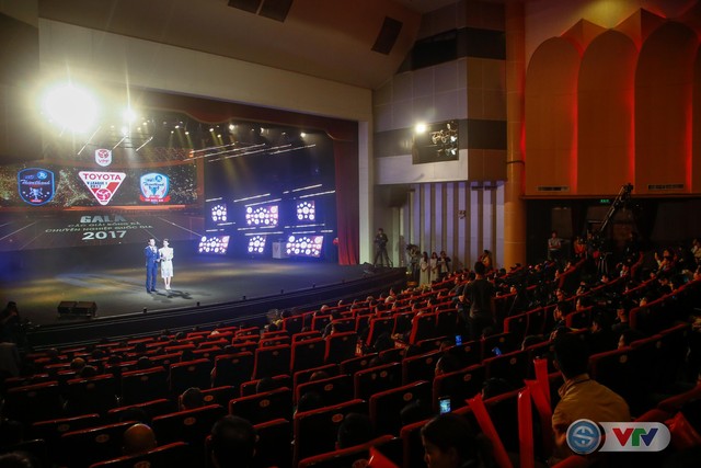 ẢNH: Toàn cảnh Gala trao giải các giải bóng đá chuyên nghiệp Việt Nam 2017 - Ảnh 2.