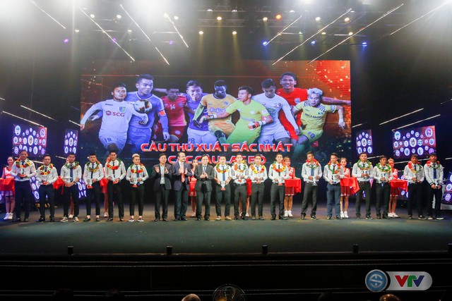 ẢNH: Toàn cảnh Gala trao giải các giải bóng đá chuyên nghiệp Việt Nam 2017 - Ảnh 4.