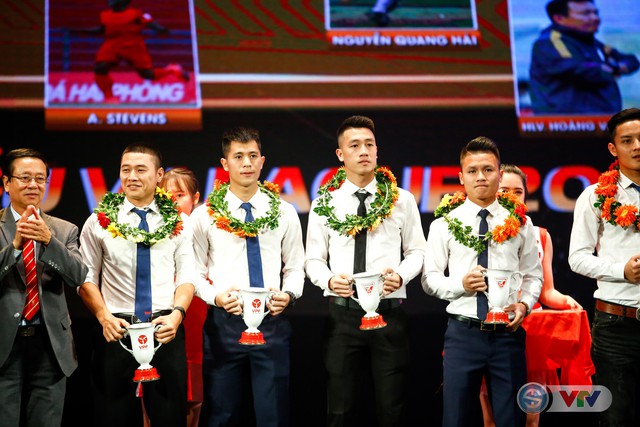 ẢNH: Toàn cảnh Gala trao giải các giải bóng đá chuyên nghiệp Việt Nam 2017 - Ảnh 6.