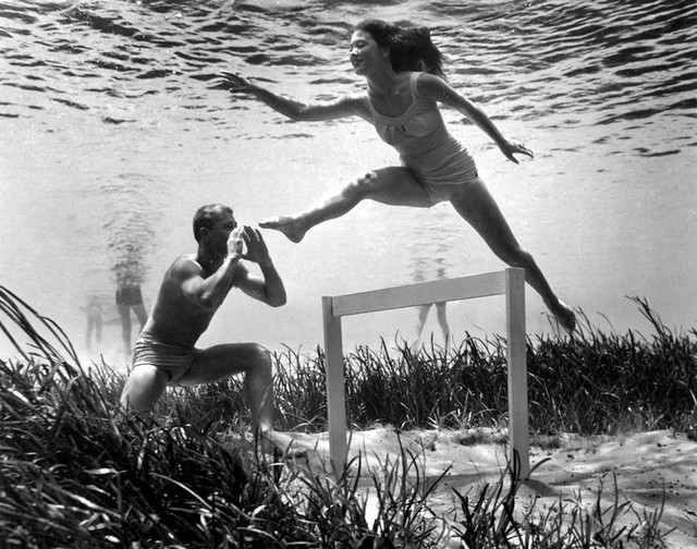 Chiêm ngưỡng ảnh nghệ thuật chụp dưới nước từ thập niên 30 - Ảnh 3.