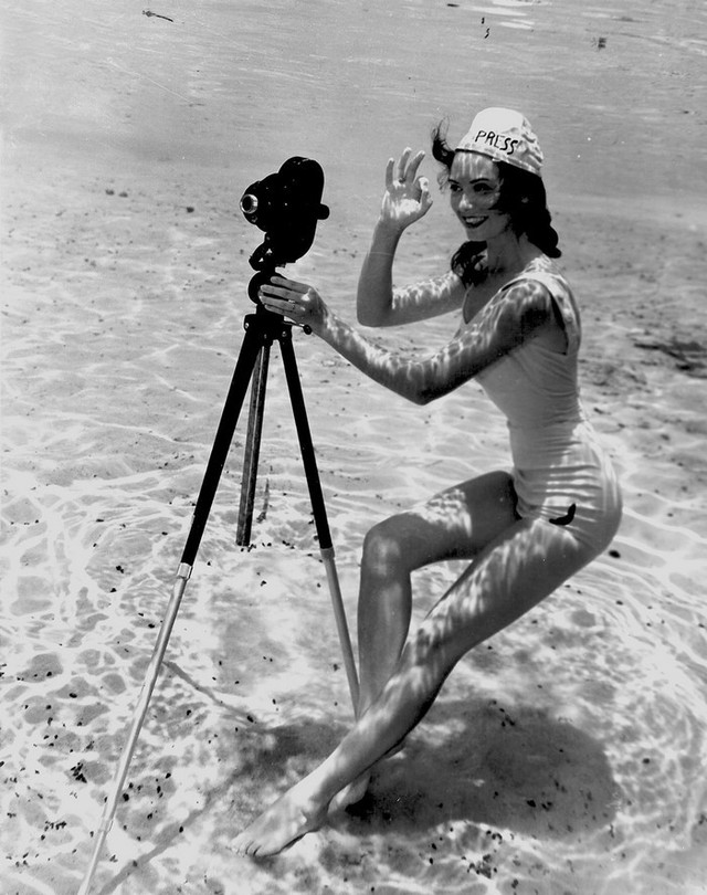 Chiêm ngưỡng ảnh nghệ thuật chụp dưới nước từ thập niên 30 - Ảnh 2.