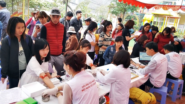 Hiến máu tình nguyện hưởng ứng Hành trình Đỏ 2017 tại phường Vạn Phúc - Ảnh 14.