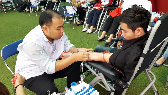Hiến máu tình nguyện hưởng ứng Hành trình Đỏ 2017 tại phường Vạn Phúc - Ảnh 16.