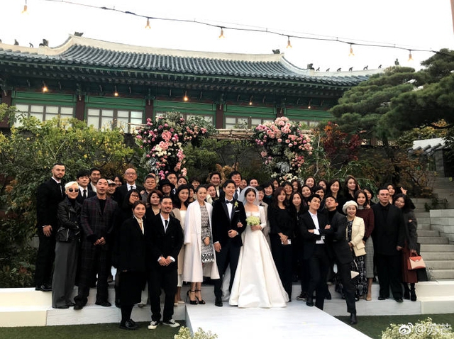 Song Hye Kyo – Song Joong Ki: Đám cưới thế kỷ của Hàn Quốc qua các bức hình - Ảnh 1.