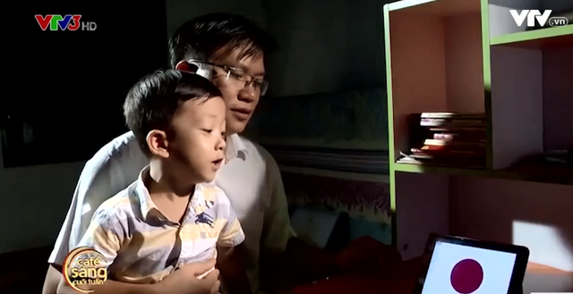 Bật mí cách học của cậu bé 5 tuổi đọc vanh vách gần 50 quốc kỳ trên thế giới - Ảnh 1.