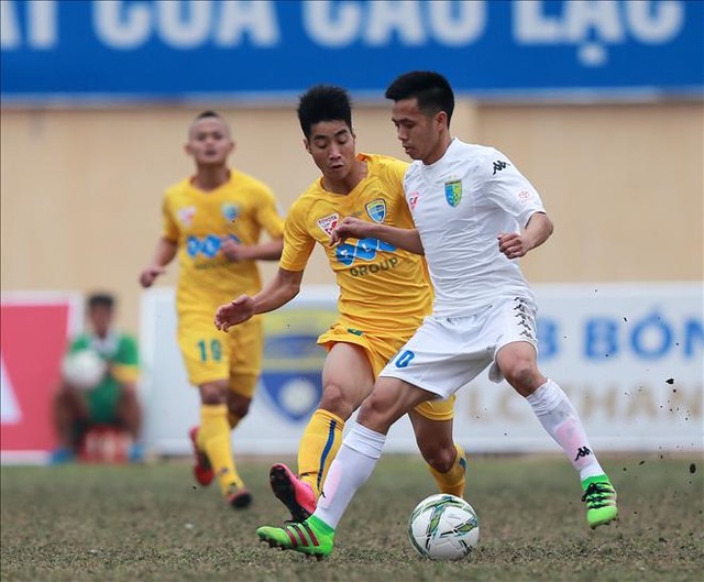 Nhìn lại trận đấu kịch tính giữa CLB Hà Nội và FLC Thanh Hoá ở lượt đi V.League 2017 - Ảnh 2.