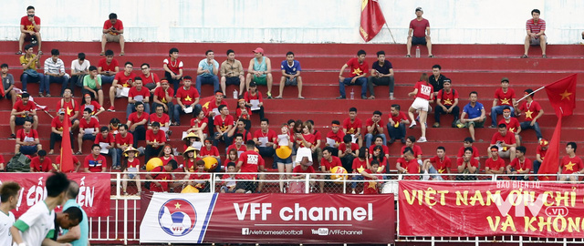 Khán giả đến sớm phủ kín Thống Nhất, mong U23 Việt Nam làm nên kỳ tích - Ảnh 12.