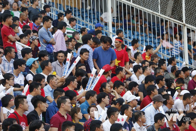 Khán giả đến sớm phủ kín Thống Nhất, mong U23 Việt Nam làm nên kỳ tích - Ảnh 8.