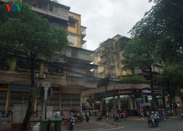 Nhiều nhà dân ở Hà Nội tự bịt đường sống bằng chuồng cọp - Ảnh 4.