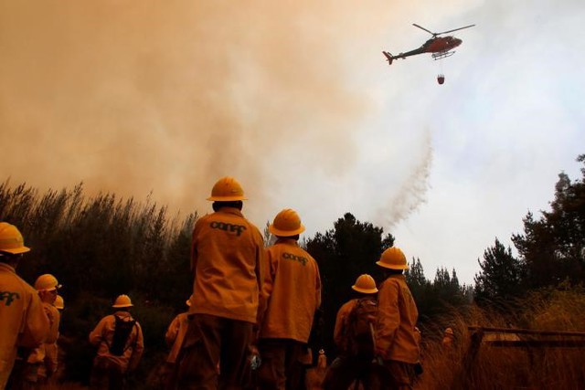 Chile thiệt hại nặng nề do nạn cháy rừng tồi tệ nhất lịch sử - Ảnh 2.