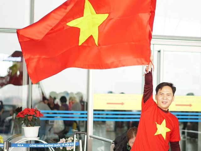 Người hâm mộ tưng bừng lên đường sang Thường Châu cổ vũ cho U23 Việt Nam - Ảnh 5.