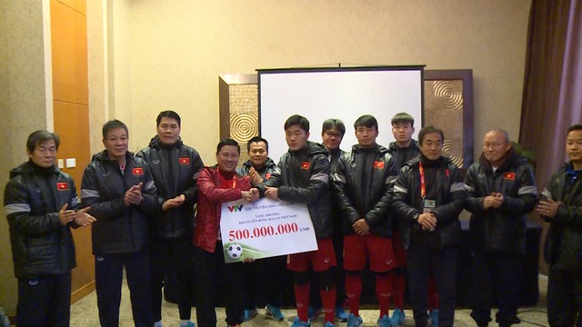 Đài Truyền hình Việt Nam trao thưởng cho ĐT U23 Việt Nam - Ảnh 1.