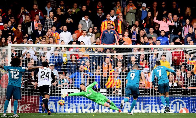 Kết quả bóng đá sáng 28/1: Liverpool thất bại tại Cúp FA, Real Madrid thắng đậm Valencia - Ảnh 7.