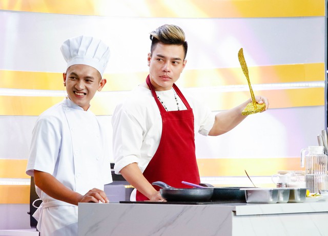 Đấu trường ẩm thực: Bảo Lâm xuất sắc chiến thắng Triệu Long bằng chiêu quấy rối - Ảnh 2.