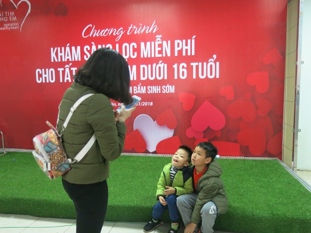 1.200 em nhỏ ở Hưng Yên được khám sàng lọc tim bẩm sinh - Ảnh 18.