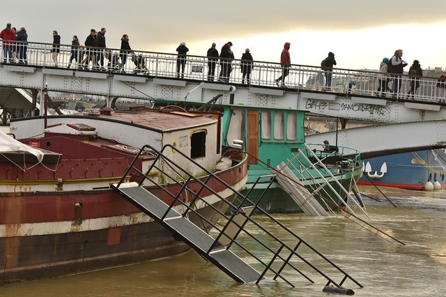 Pháp: Lũ lụt tại Paris chạm ngưỡng 6m - Ảnh 10.