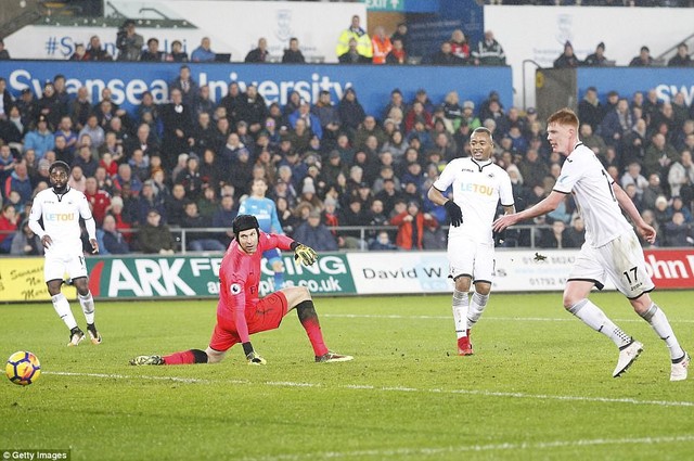 Vòng 25 giải Ngoại Hạng Anh: Arsenal thua sốc Swansea trong ngày ra mắt Mkhitaryan - Ảnh 4.