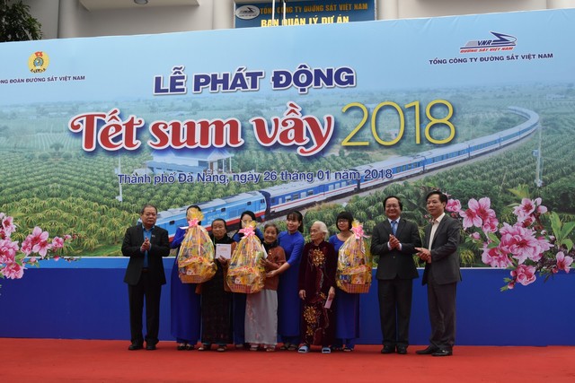 Tổng công ty Đường sắt Việt Nam phát động Tết sum vầy năm 2018 - Ảnh 1.