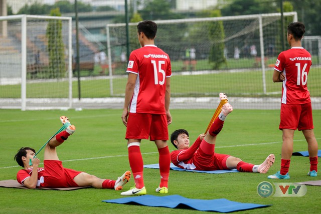 ĐTQG Việt Nam tập buổi đầu tiên chuẩn bị cho AFF Cup 2018 - Ảnh 7.