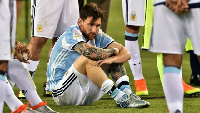 Maradona tiết lộ gây sốc về sự yếu đuối của Messi - Ảnh 1.