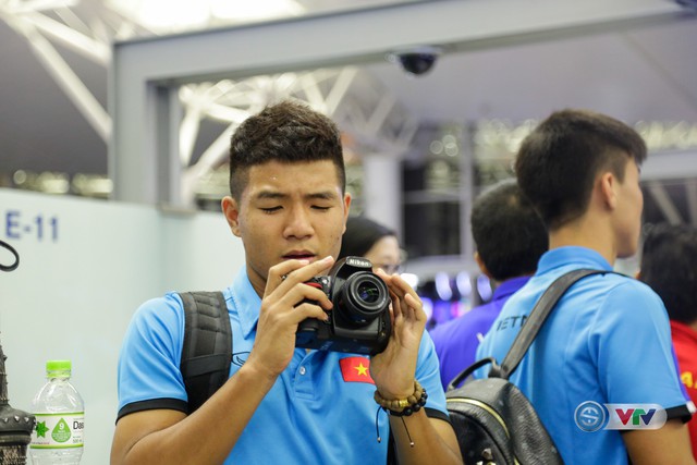 ẢNH: Chuẩn bị cho AFF Cup 2018, ĐT Việt Nam lên đường sang Hàn Quốc tập huấn - Ảnh 13.