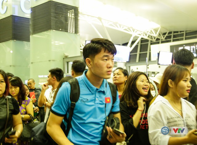ẢNH: Chuẩn bị cho AFF Cup 2018, ĐT Việt Nam lên đường sang Hàn Quốc tập huấn - Ảnh 7.
